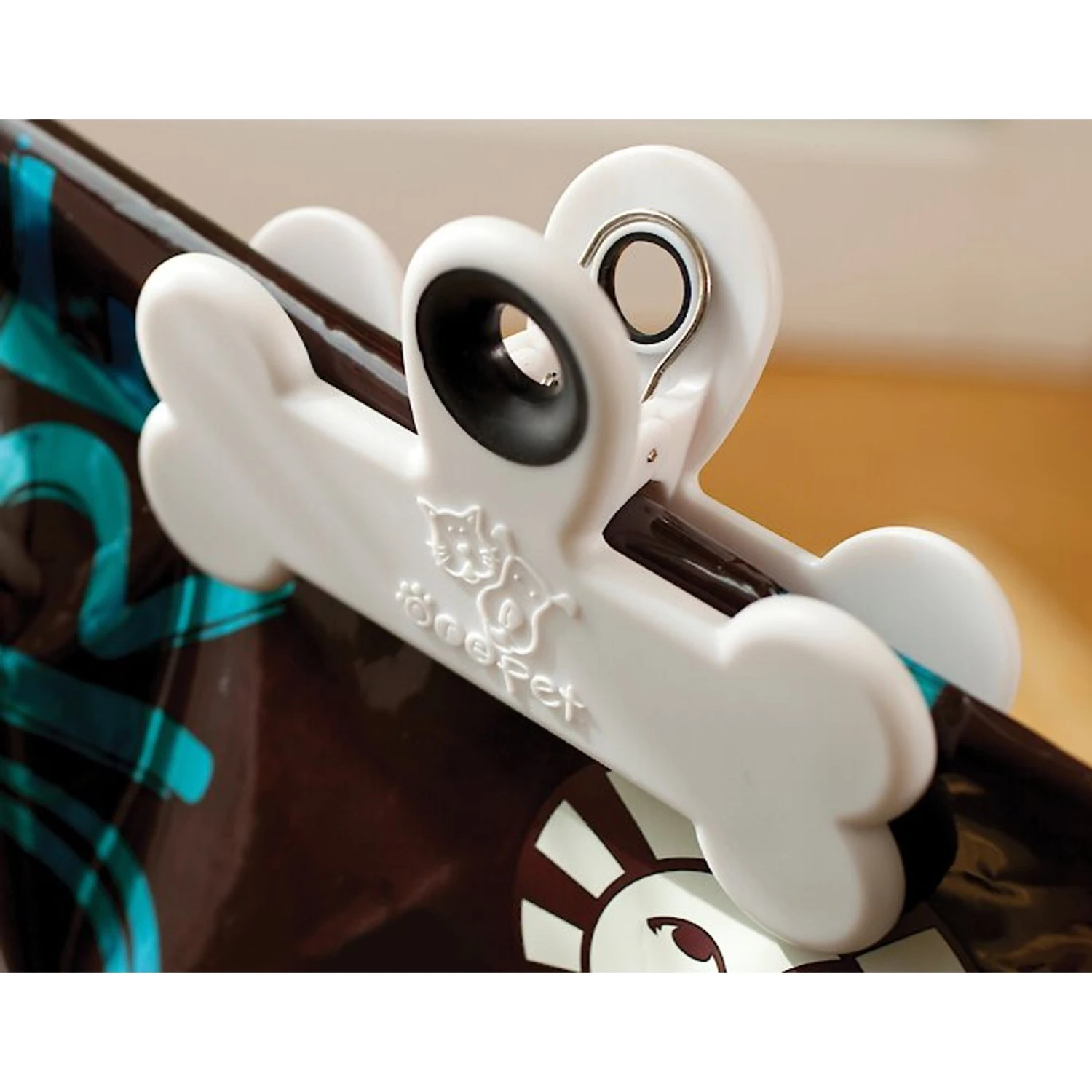 ORE Pet Pet Food Bag Clip, Black/White 2 ORE Pet Pet Food Bag Clip, Black/White - Image 2